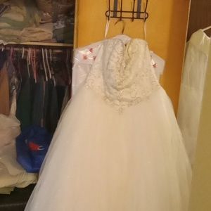 WEDDING GOWN